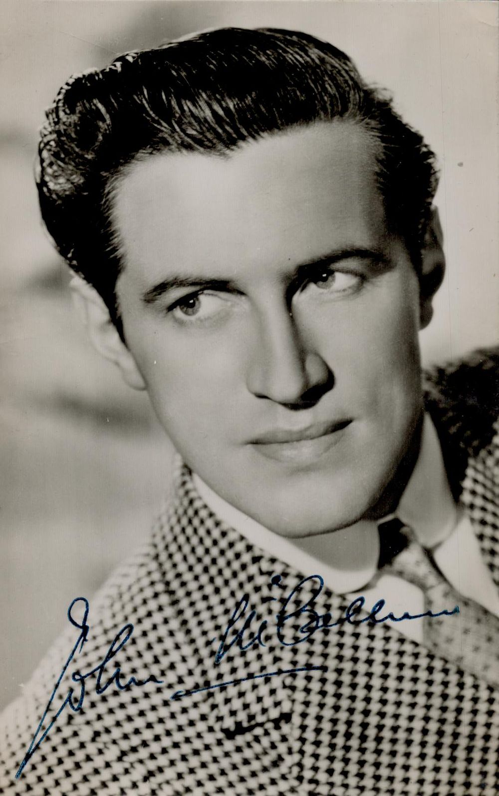Lot 639: John McCallum, CBE, AO signed 5.5x3.5 inch black...