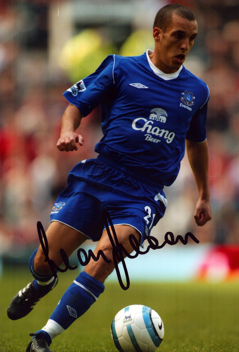Lot 632: Leon Osman signed 8x5 inch colour photo. Good...
