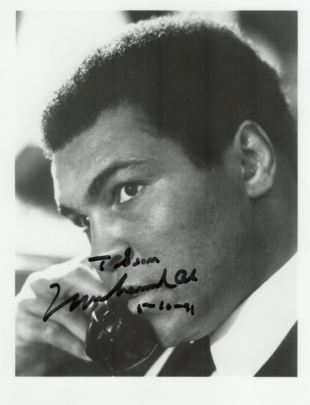 Lot 663: Muhammad Ali signed 7x5inch black and white photo....