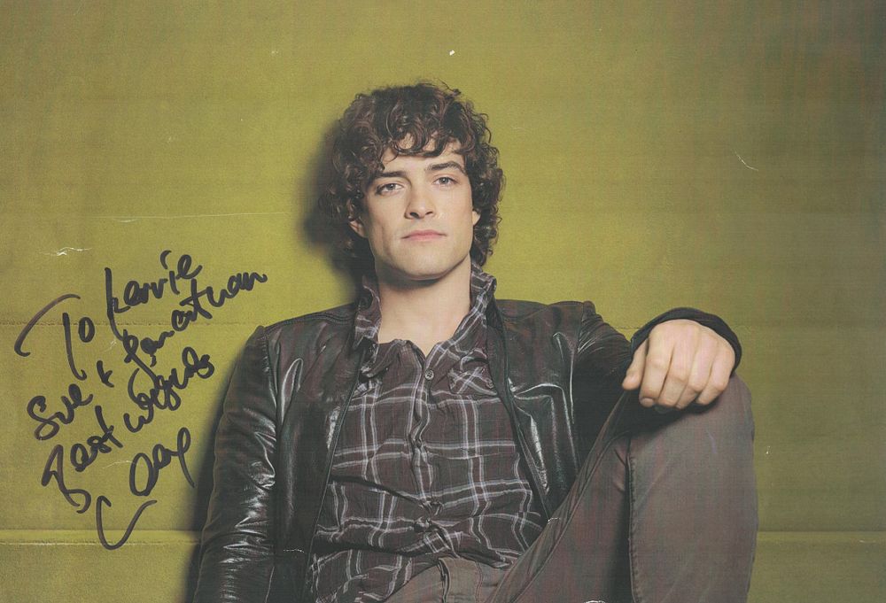 Lot 669: Lee Mead signed 12x8inch colour photo. Dedicated. Good...
