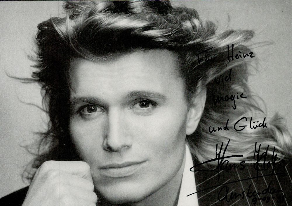 Lot 694: Hans Klok illusionist signed 8x6inch black and white...