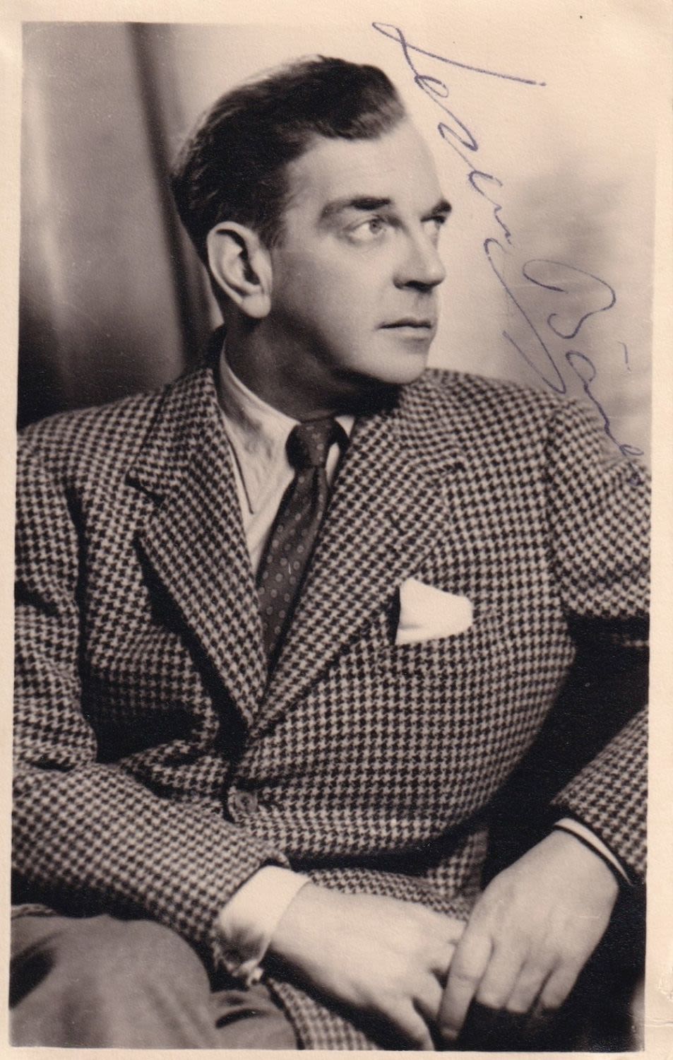 Lot 215: Leslie Banks, Legendary British Actor, 6x4 Signed Vintage...