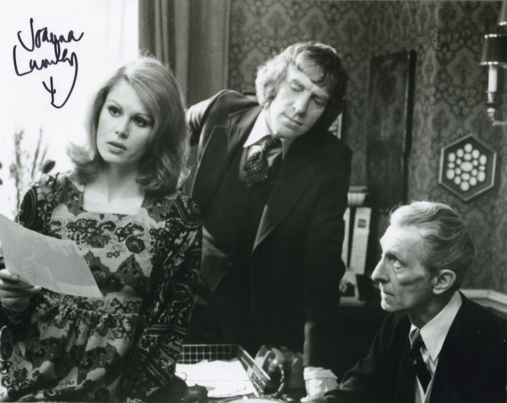 Lot 238: Joanna Lumley, Great British Actress, 10x8 inch Signed...