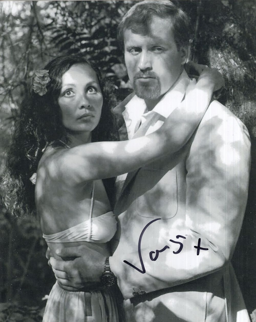 Lot 562: 007 James Bond movie actress and former page...