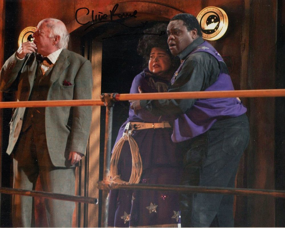 Lot 690: Doctor Who episode 'Space Cowboys' colour 8x10 photo...