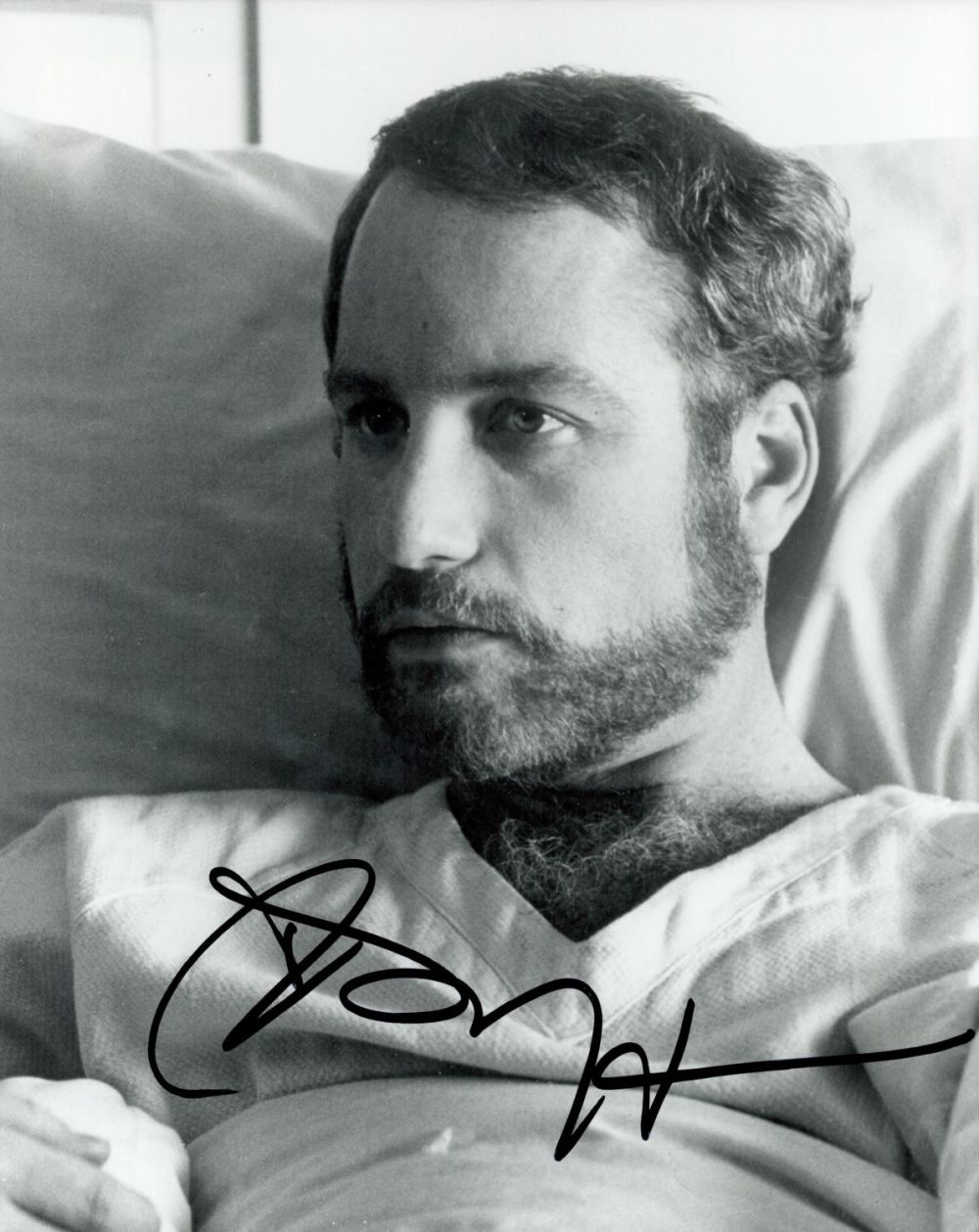 Lot 56: Richard Dreyfuss signed 10x8 black and white photo....