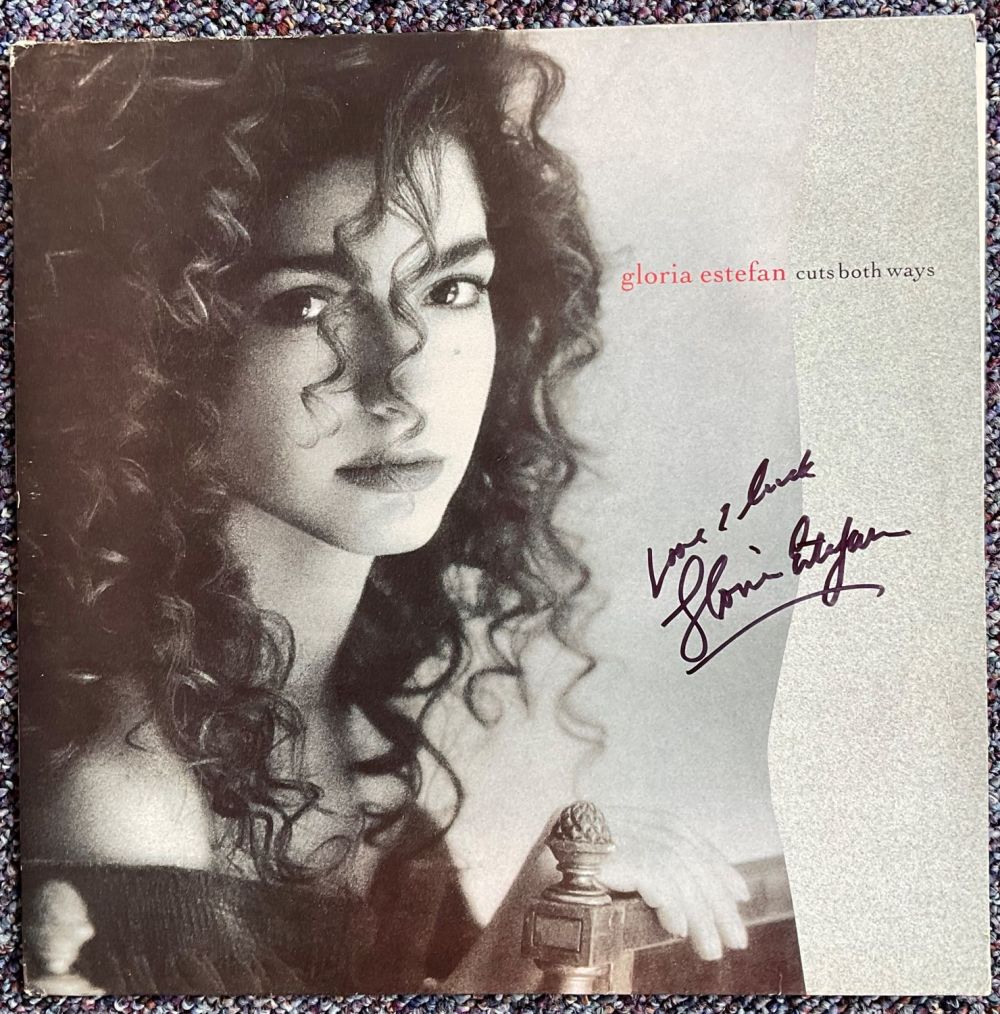 Lot 123: GLORIA ESTEFAN Singer signed 1989 LP Record 'Cuts...