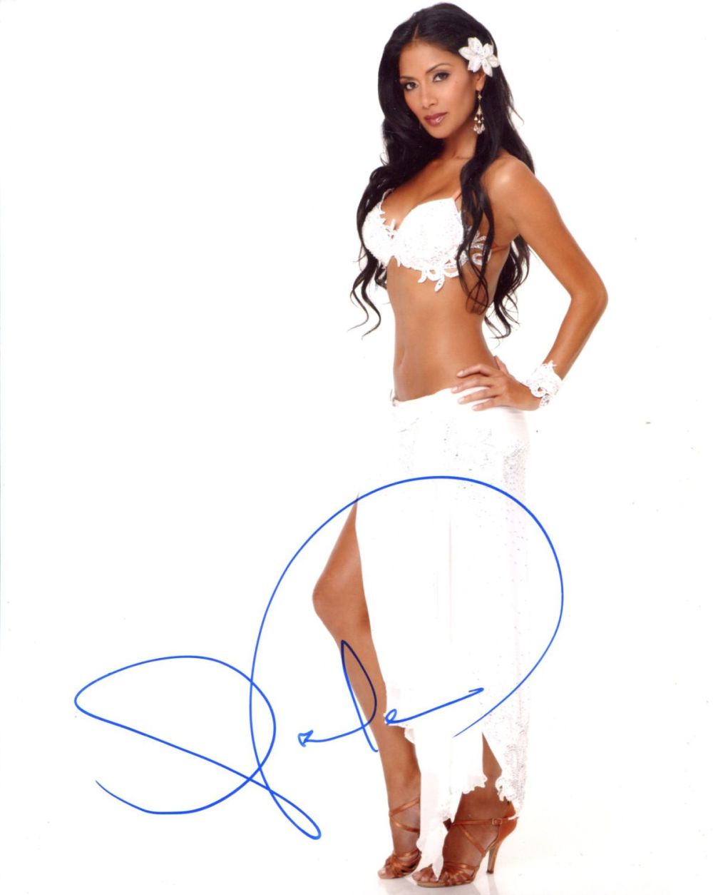 Lot 168: The Pussycat Dolls girl pop group singer Nicole...