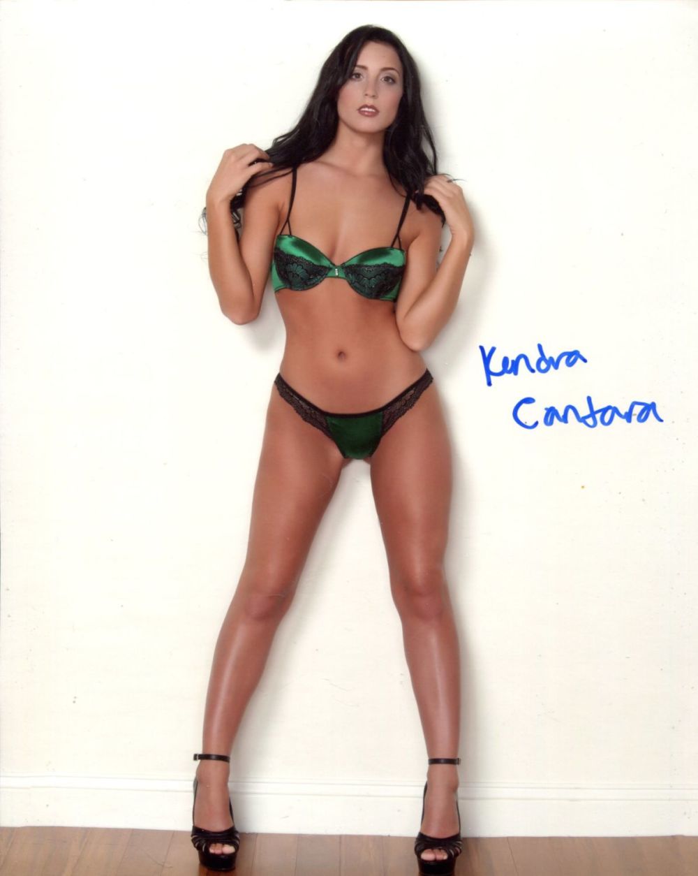 Lot 195: Playboy and glamour model Kendra Cantara signed 8x10...