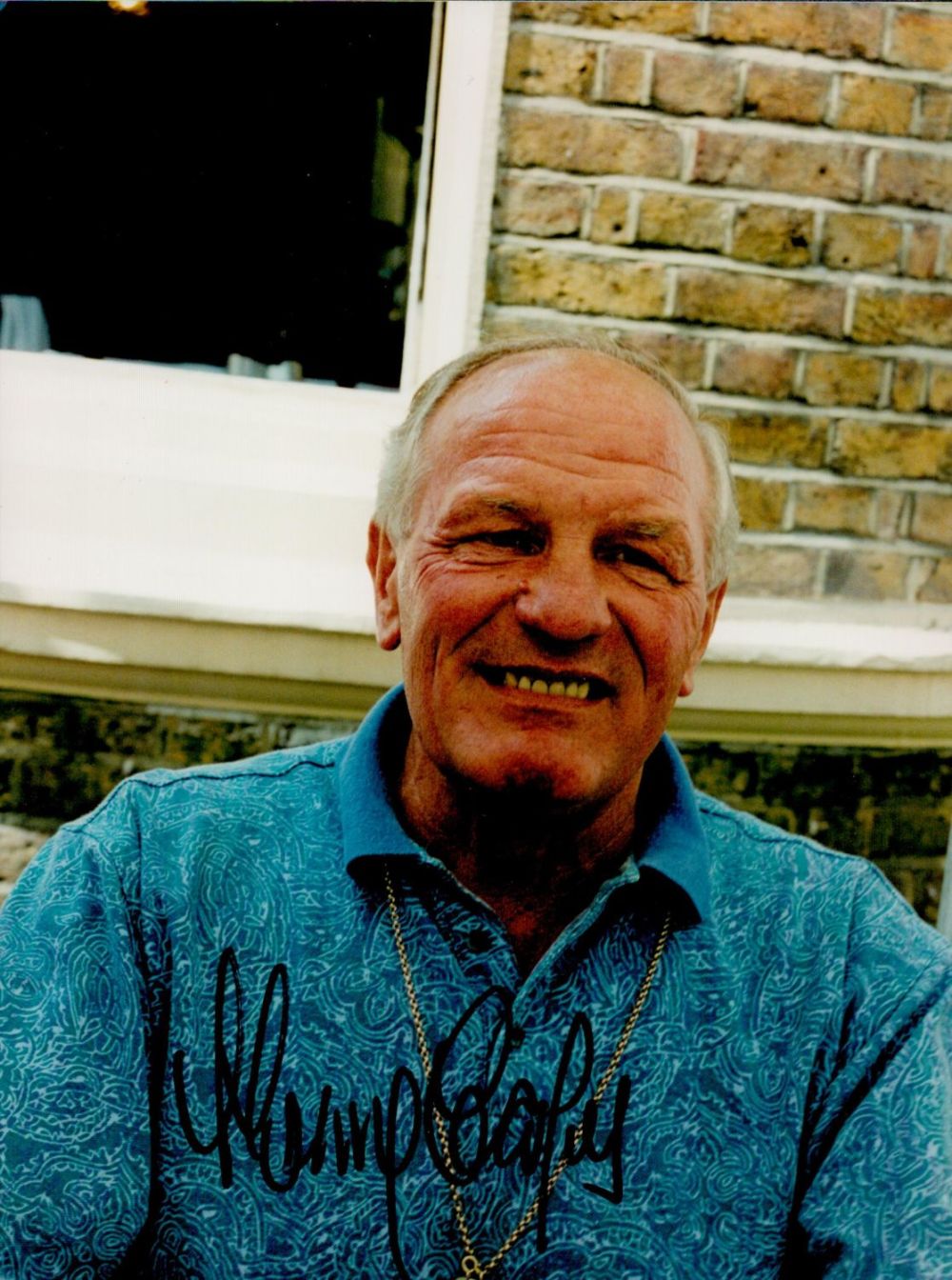 Lot 237: Henry Cooper signed 8x6 colour photo. Sir Henry...