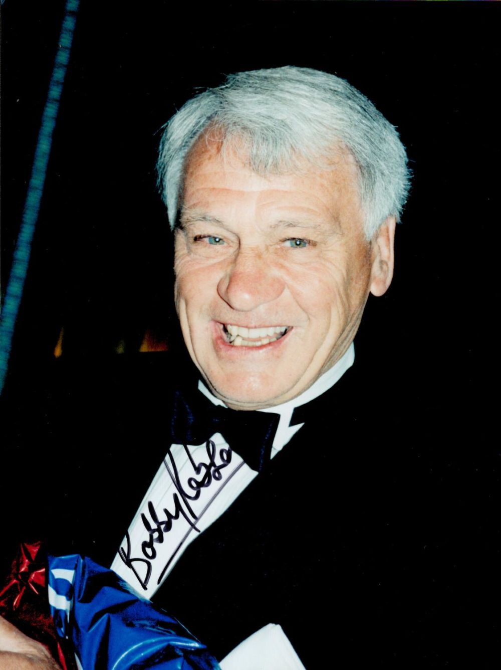 Lot 243: Bobby Robson signed 8x6 colour photo. Sir Robert...