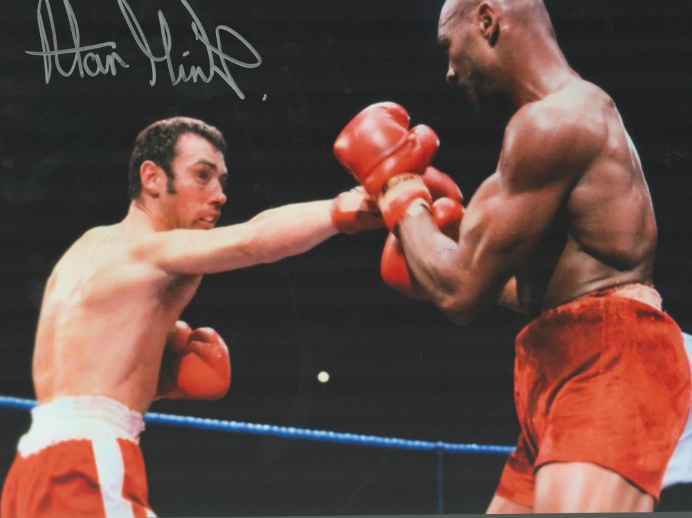 Lot 289: Boxing Alan Minter signed 16x12 colour photo pictured...