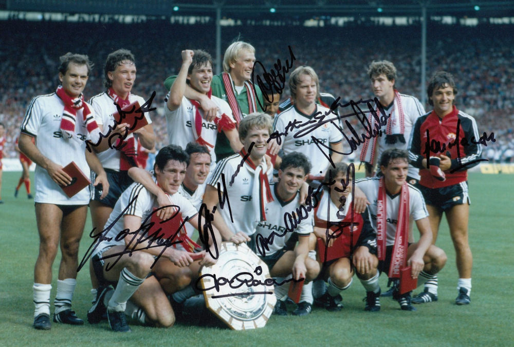 Lot 307: Autographed MAN UNITED 12 x 8 photo -...