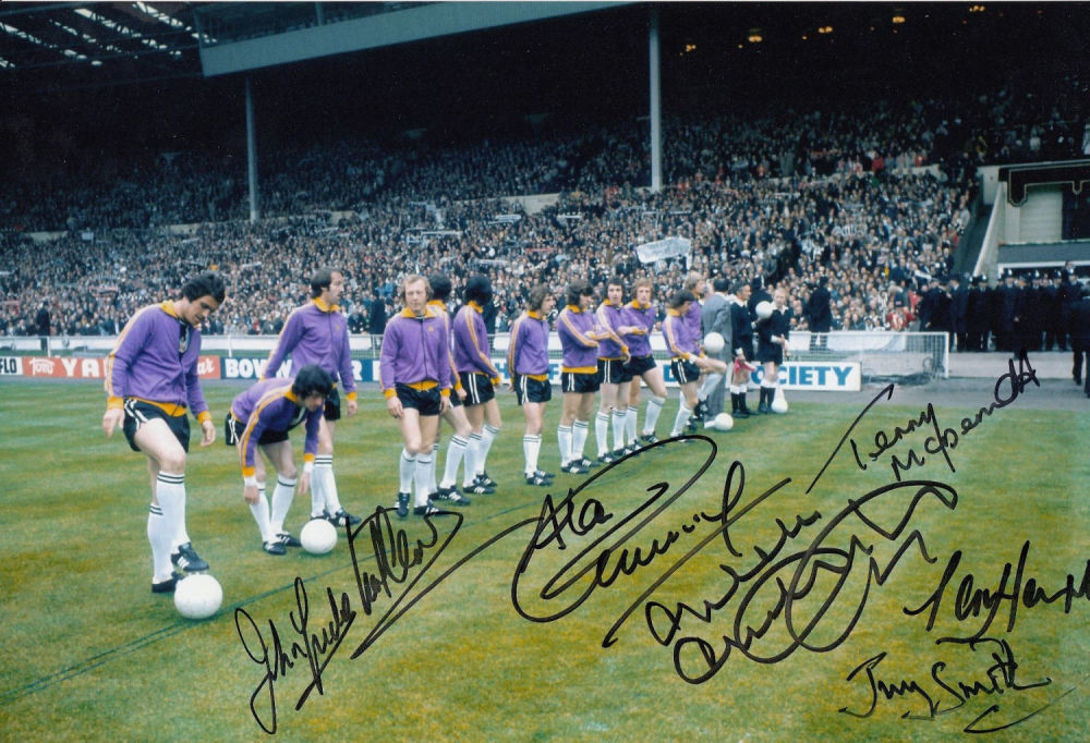 Lot 309: Autographed NEWCASTLE UNITED 12 x 8 photo -...