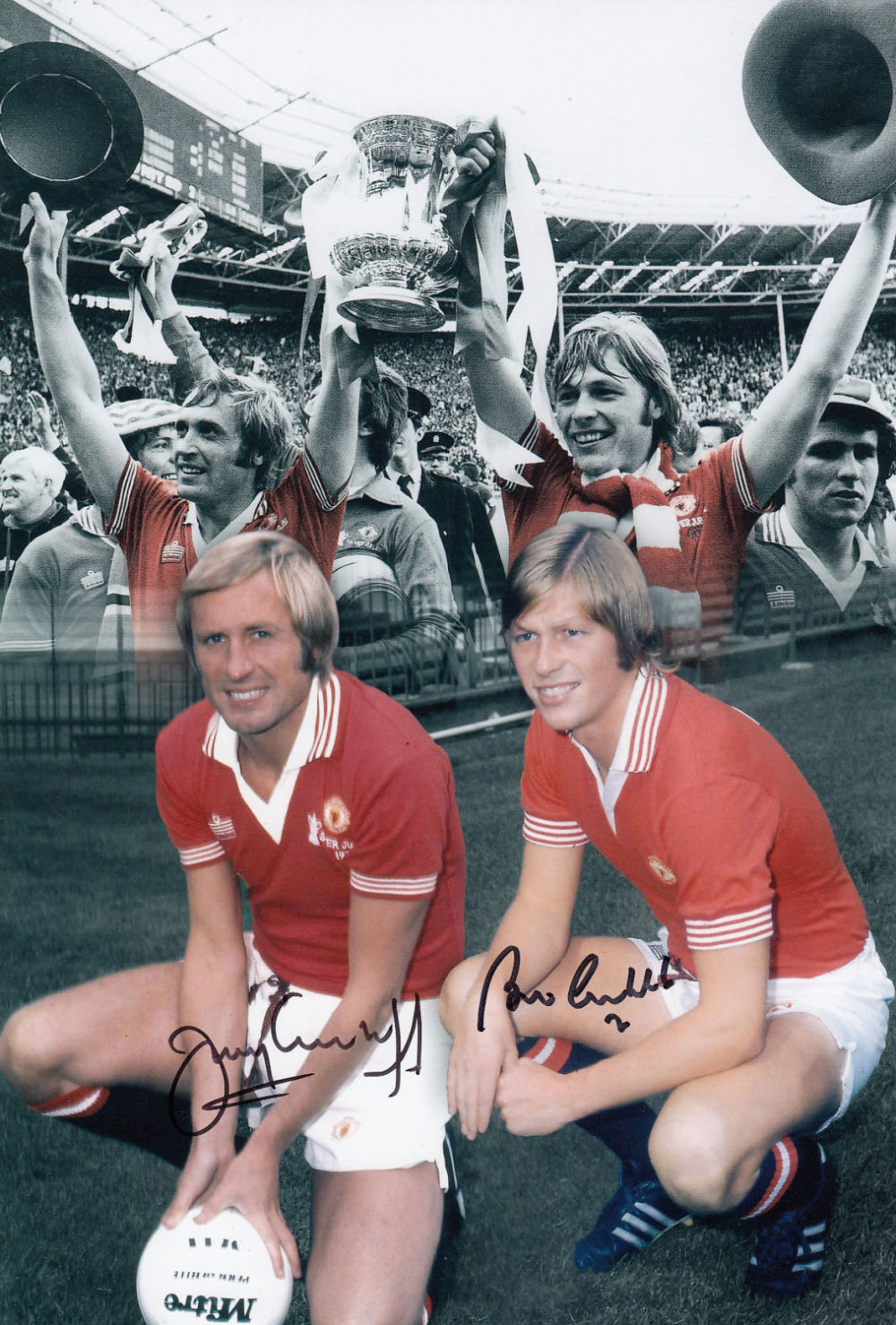Lot 316: Autographed MAN UNITED 12 x 8 photo -...