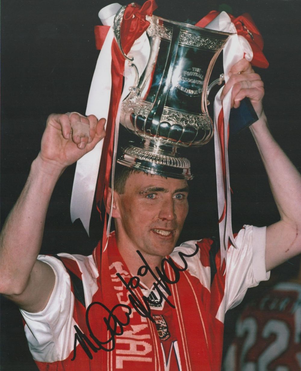Lot 220: Football Andy Linighan Arsenal signed 10x8 colour photo....
