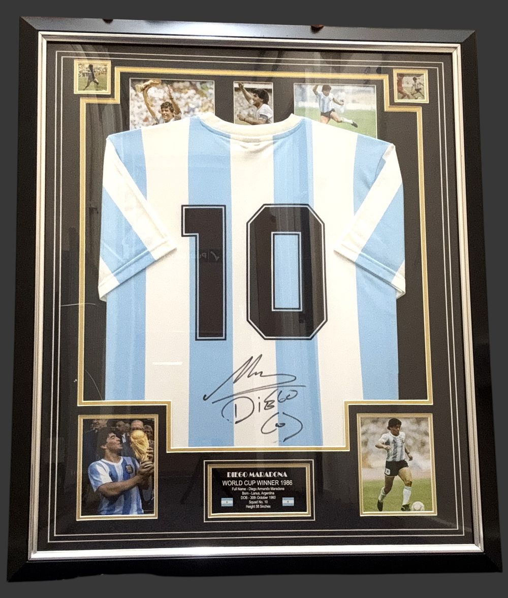 Lot 443: Diego Armando Maradona signed National team Jersey number...