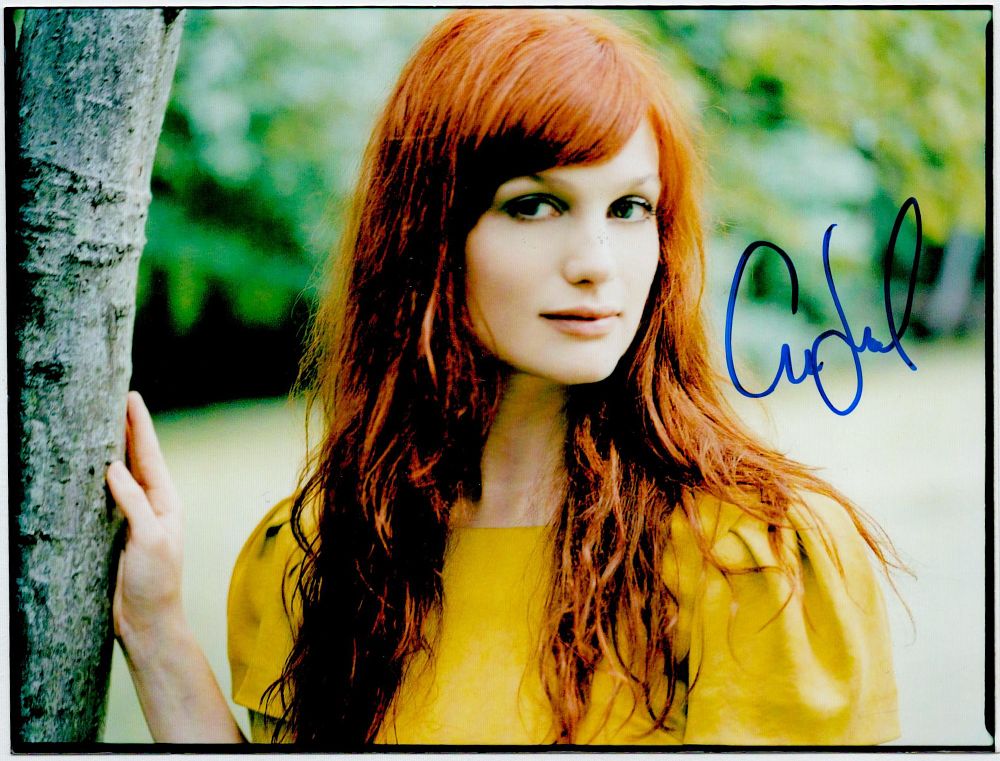 Lot 173: A Fine Frenzy signed 7x5inch colour photo. Good...