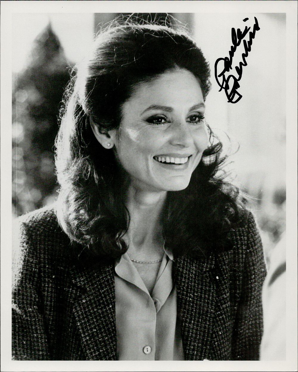 Lot 199: Paula Prentiss signed 10x8inch black and white photo....