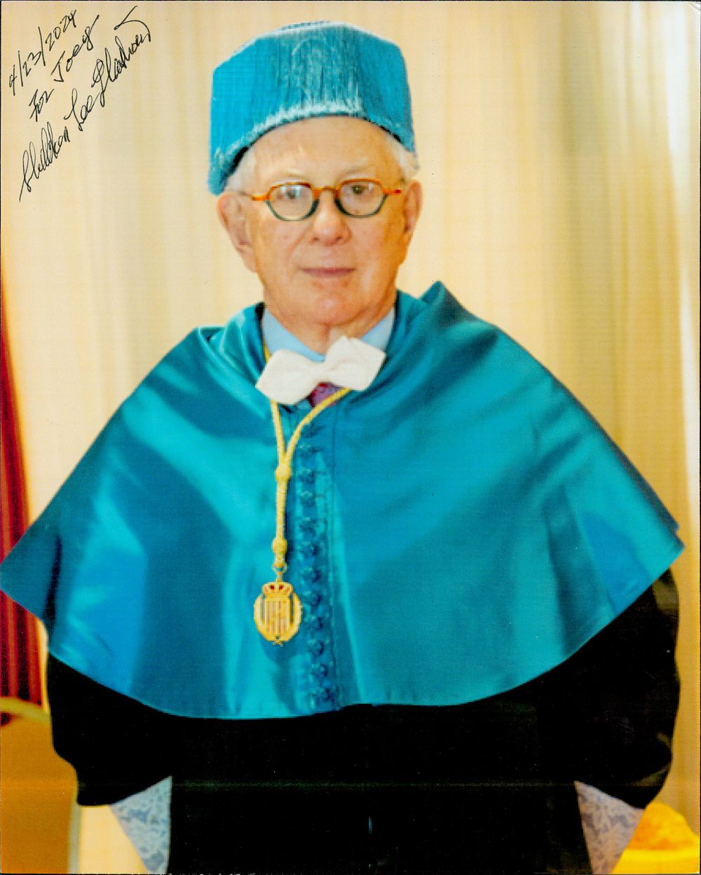 Lot 614: Sheldon Lee Glashow signed 10x8inch colour photo. Dedicated....
