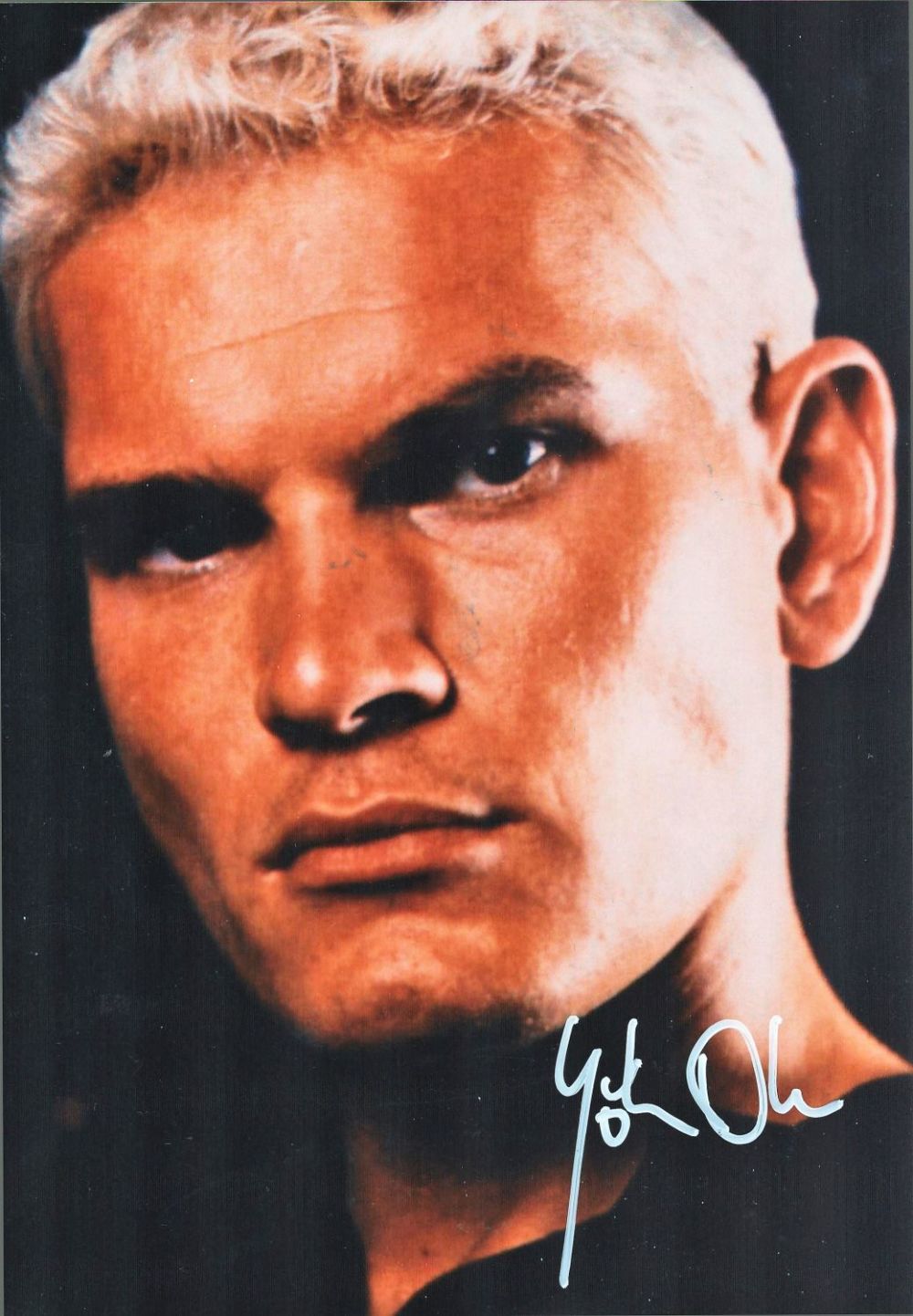 Lot 124: Actor, Gotz Otto signed 12x8 colour photograph. Otto...