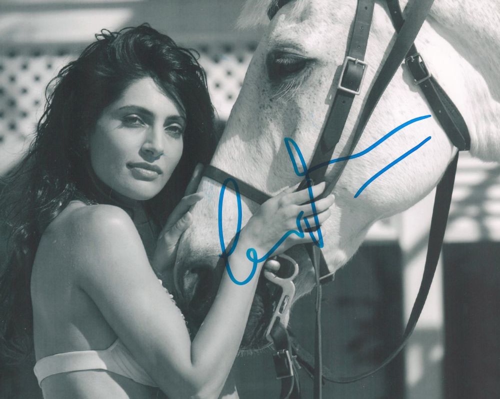 Lot 147: Bond Girl, Caterina Murino signed 10x8 black and...