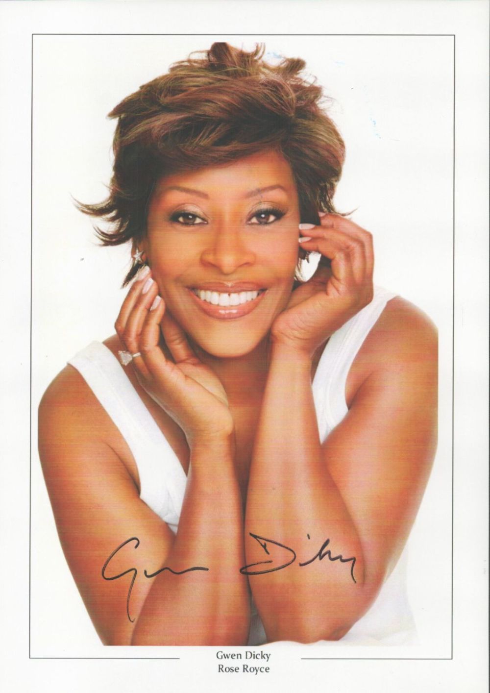 Lot 235: Singer, Gwen Dickey signed 12x8 colour promo photograph....