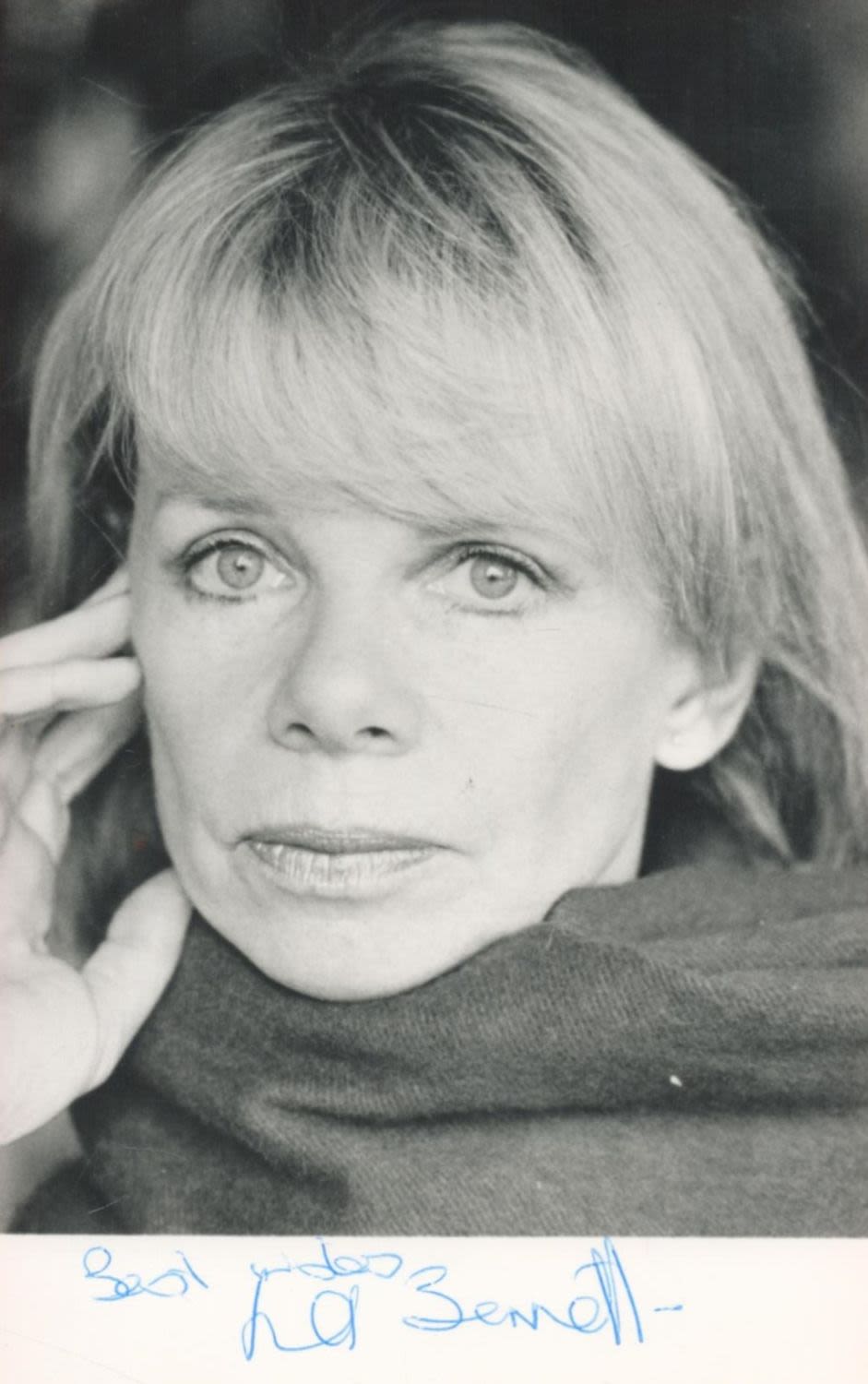 Lot 348: Actor, Jill Bennett signed 6x4 black and white...