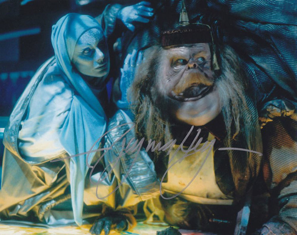 Lot 397: Blowout Sale! Farscape Virginia Hey hand signed 10x8...