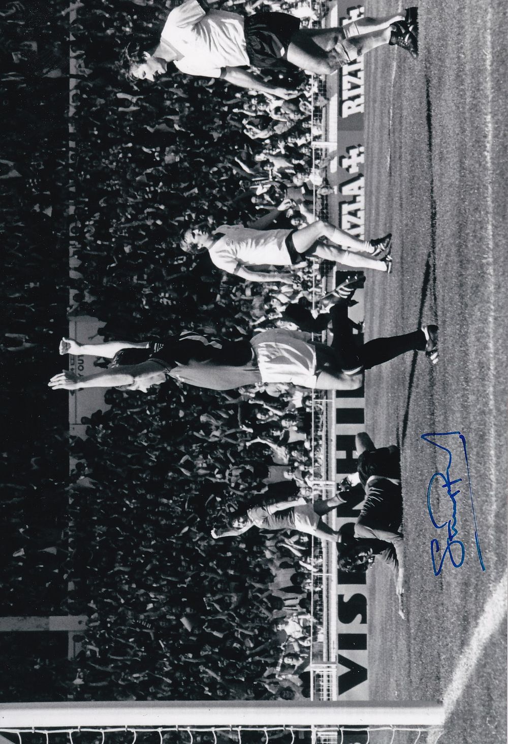 Lot 213: Autographed STUART PEARSON 12 x 8 photo :...
