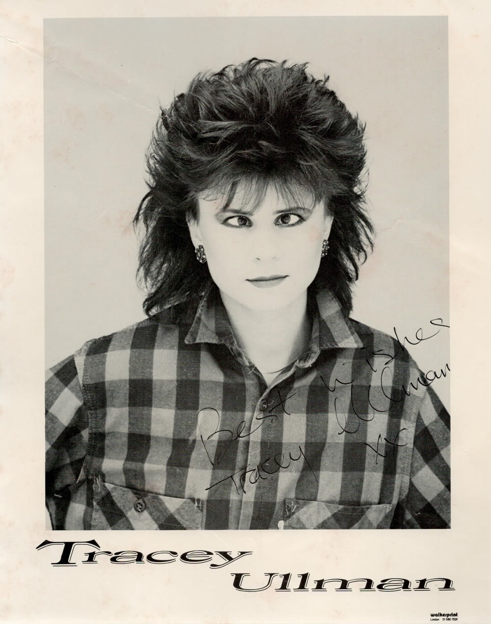 Lot 501: Tracey Ullman signed 10x8 black and white photo....