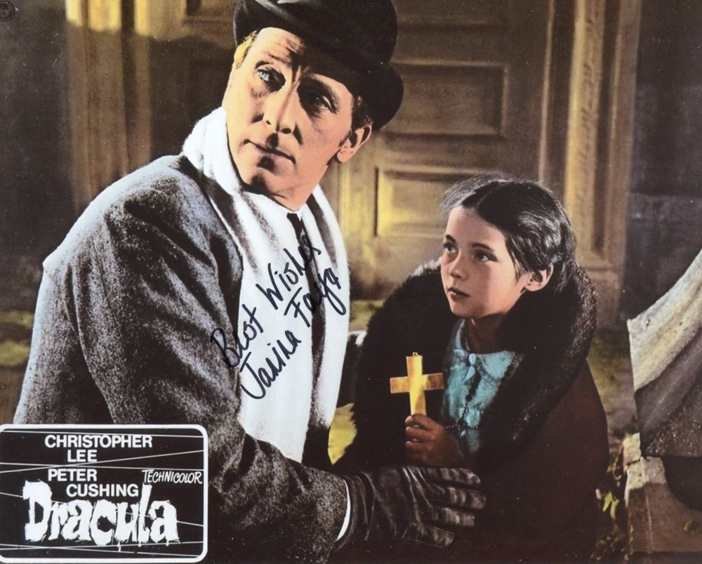 Lot 603: Dracula horror movie 8x10 scene photo signed by...