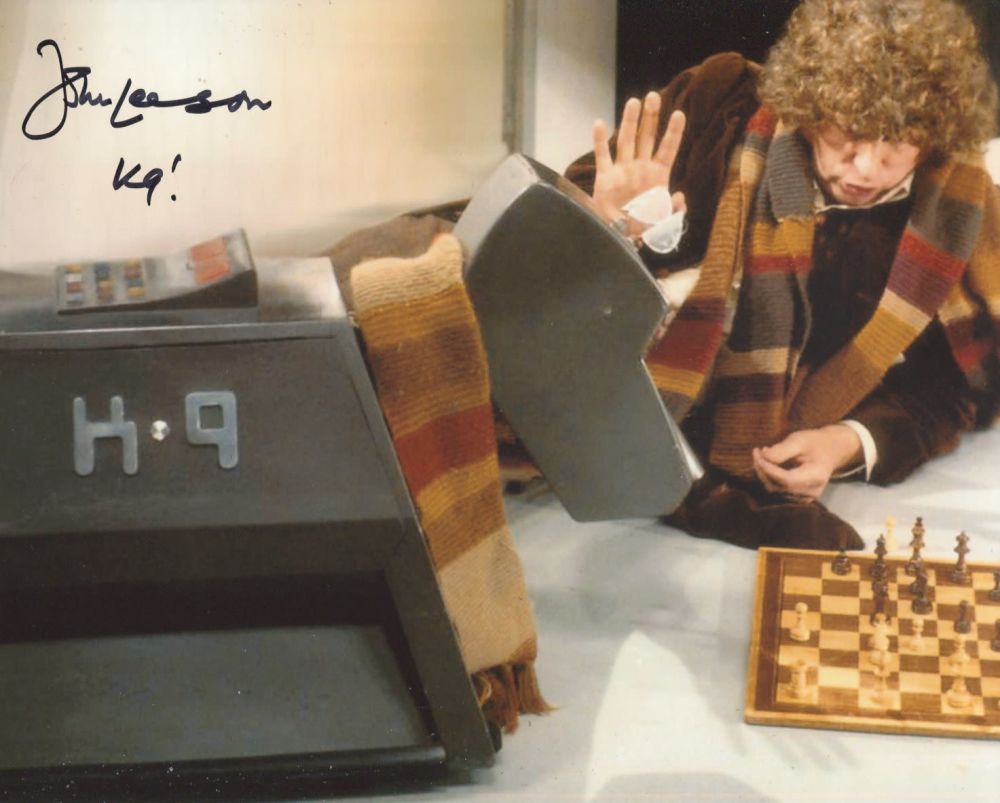 Lot 657: Doctor Who 8x10 inch photo scene signed by...