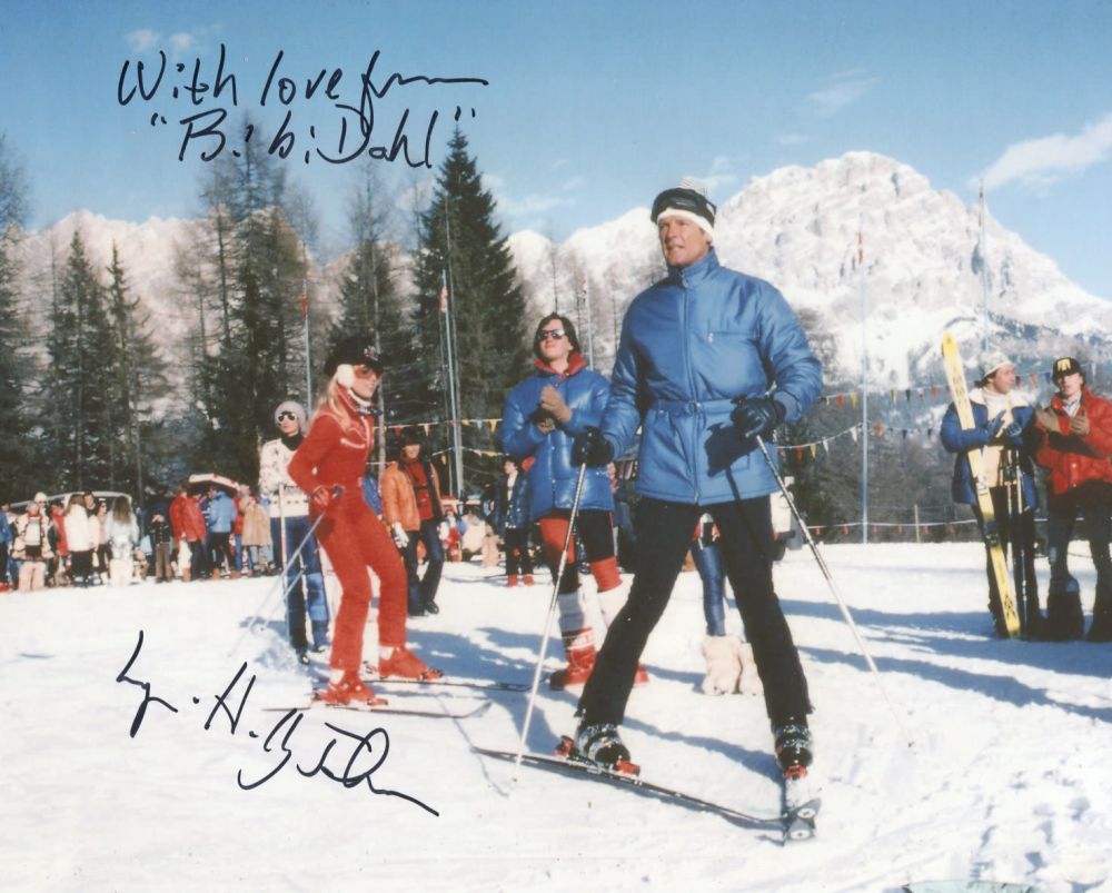 Lot 704: 007 James Bond girl Lynn Holly Johnson signed...