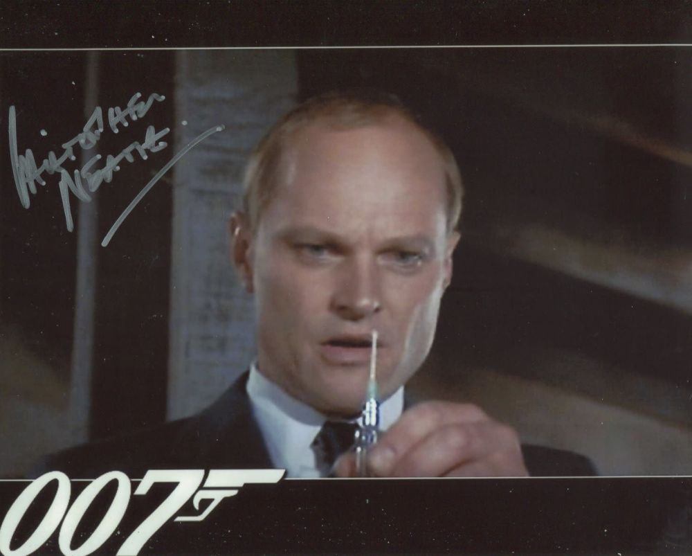 Lot 706: 007 James Bond License to Kill 8x10 photo...