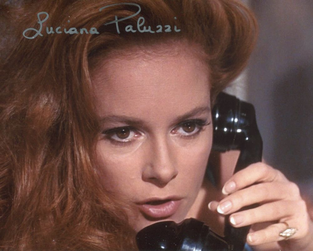 Lot 710: 007 James Bond girl Luciana Paluzzi signed Thunderball...