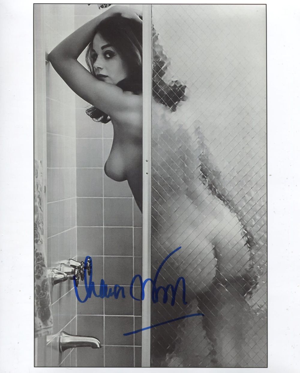 Lot 743: 007 James Bond girl Lana Wood, stunning photo...