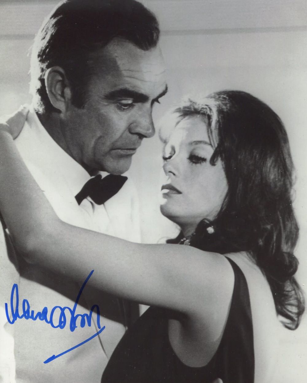 Lot 748: 007 James Bond movie Diamonds are Forever kiss...