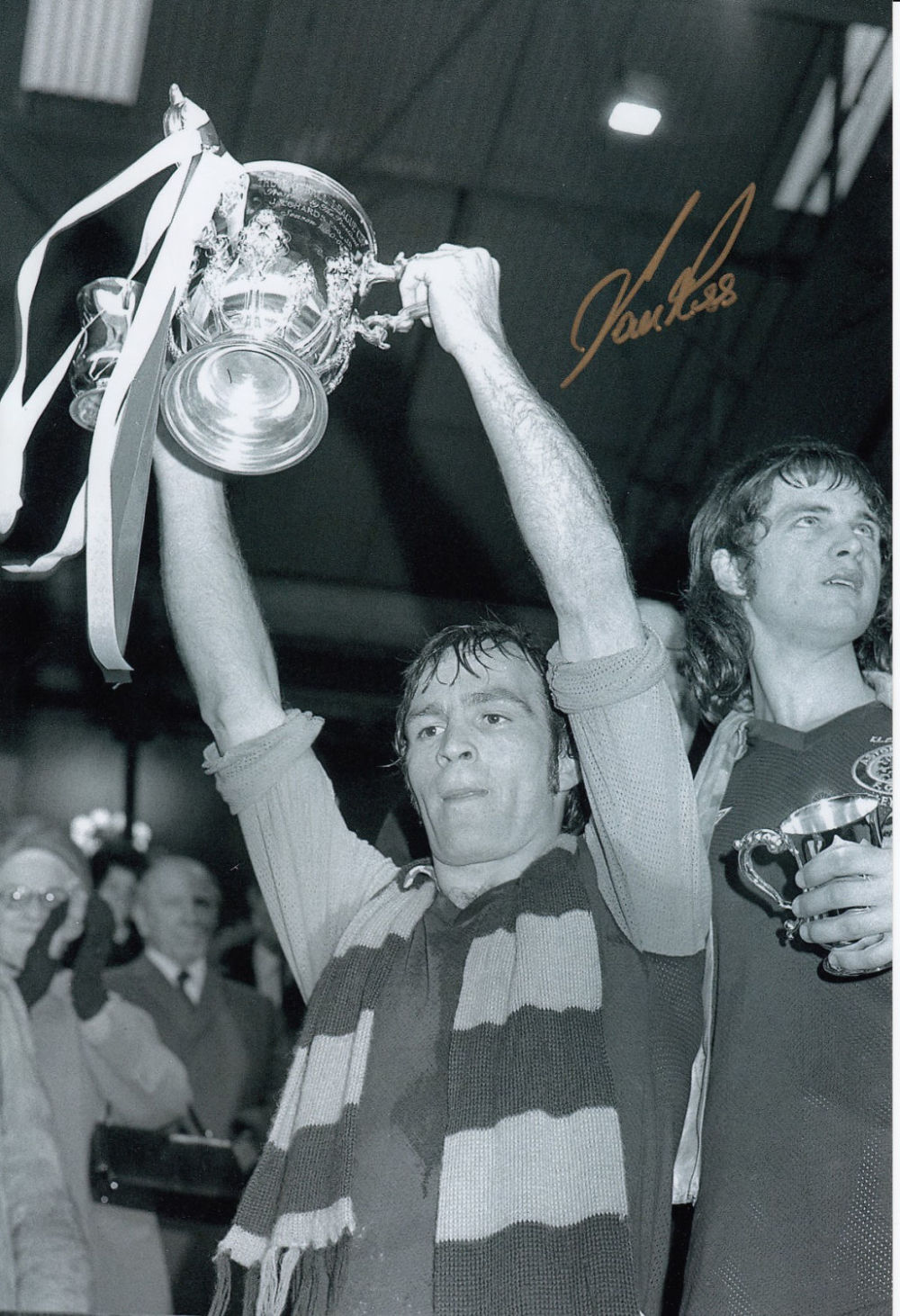 Lot 915: Autographed Ian Ross 12 X 8 Photo B/W,...