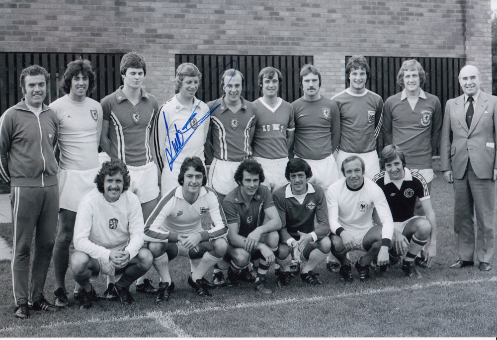 Lot 922: Autographed Jim Montgomery 12 X 8 Photo B/W,...