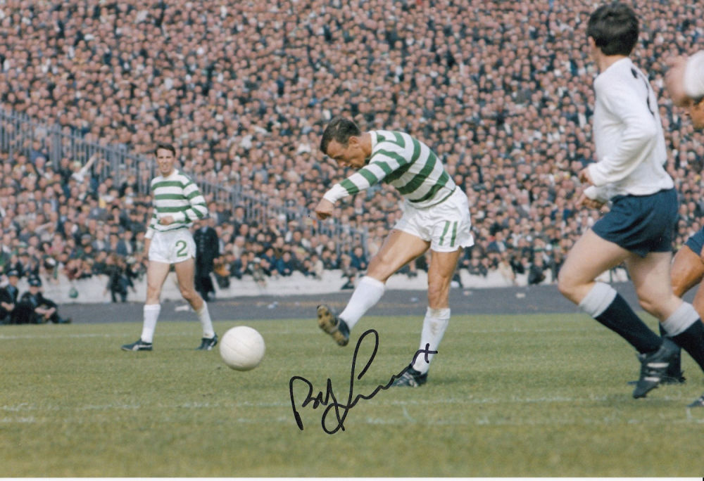 Lot 929: Autographed Bobby Lennox 12 X 8 Photo Col,...