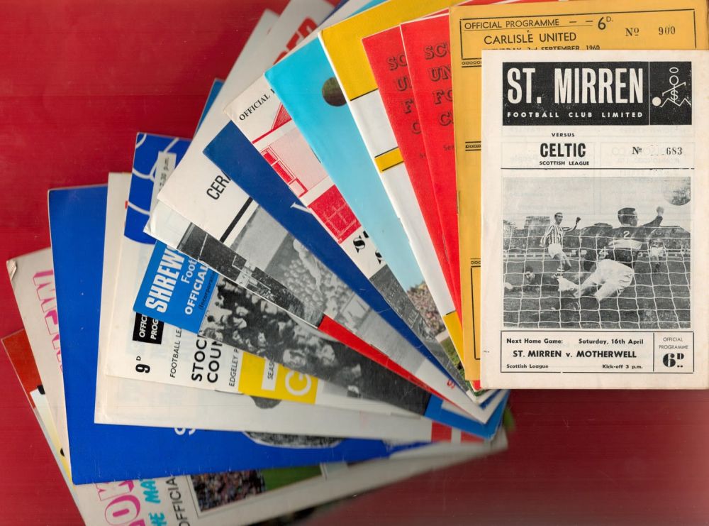 Lot 321: 15 x Vintage Official Football Programmes includes Scunthorpe...