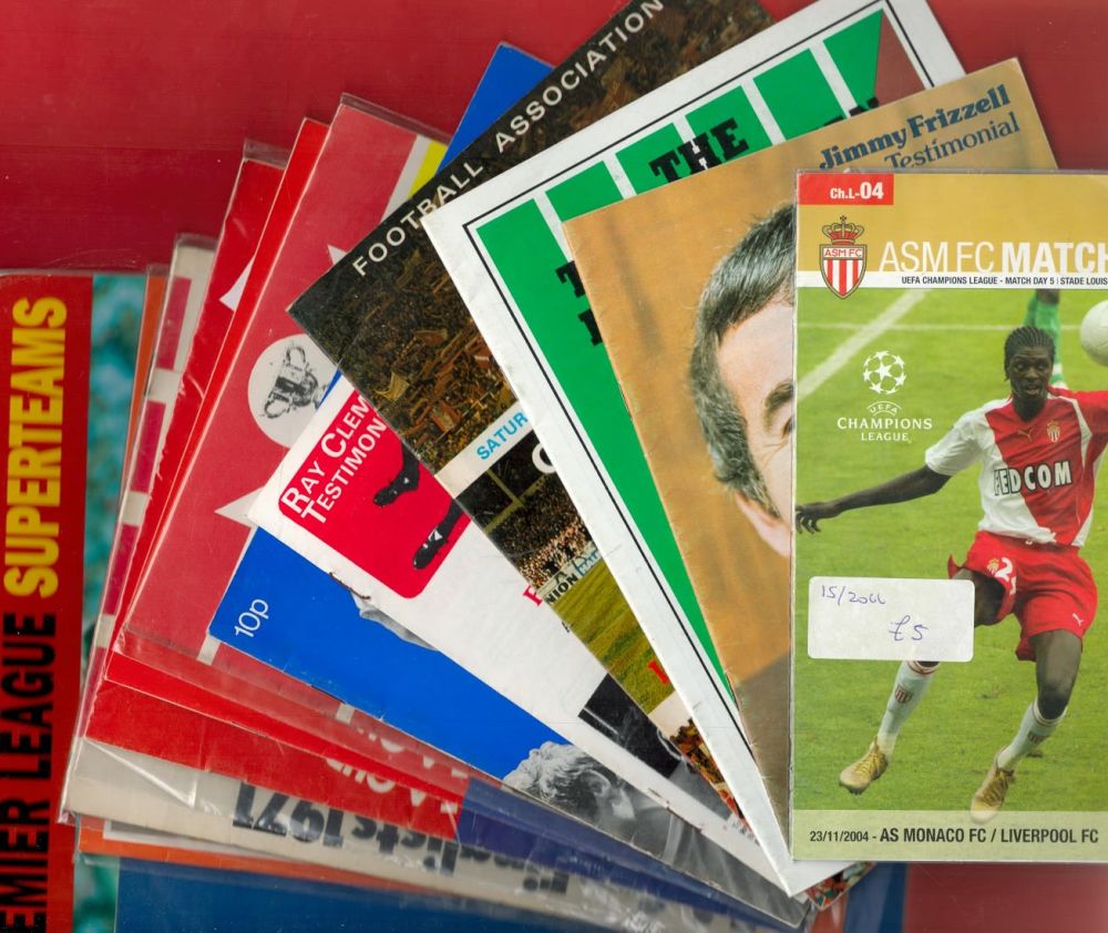 Lot 420: 13 x Vintage Football / Sports Magazines Includes...