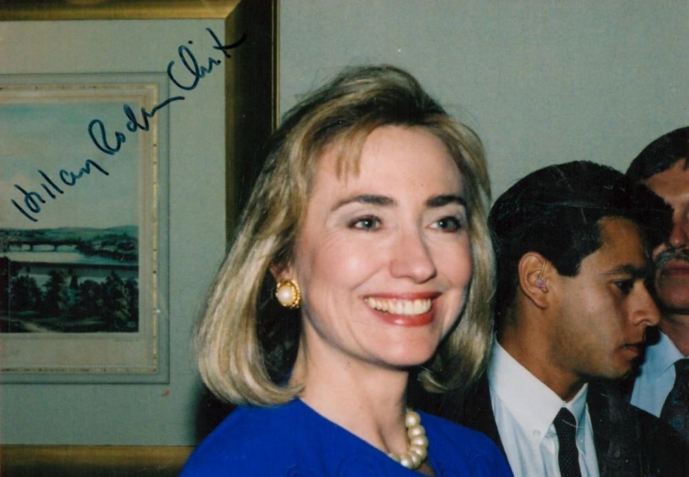 Lot 82: American Politician Hillary Clinton Signed 5x3. 5 Inches...