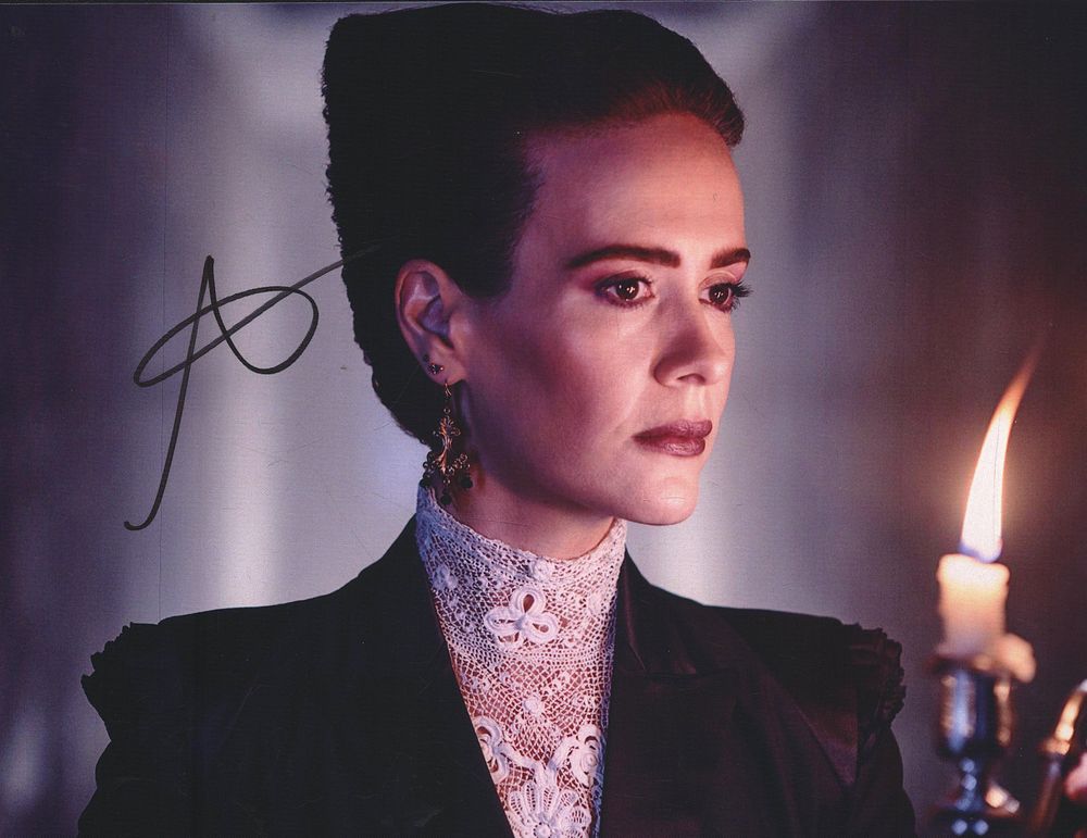 Lot 154: Sarah Paulson signed 10x8inch colour photo. Good condition....