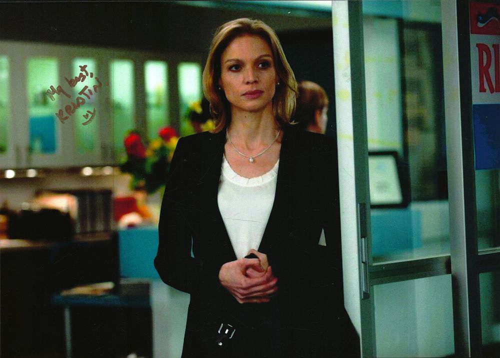 Lot 191: Kristin Lehman signed 10x8inch colour photo. Good condition....