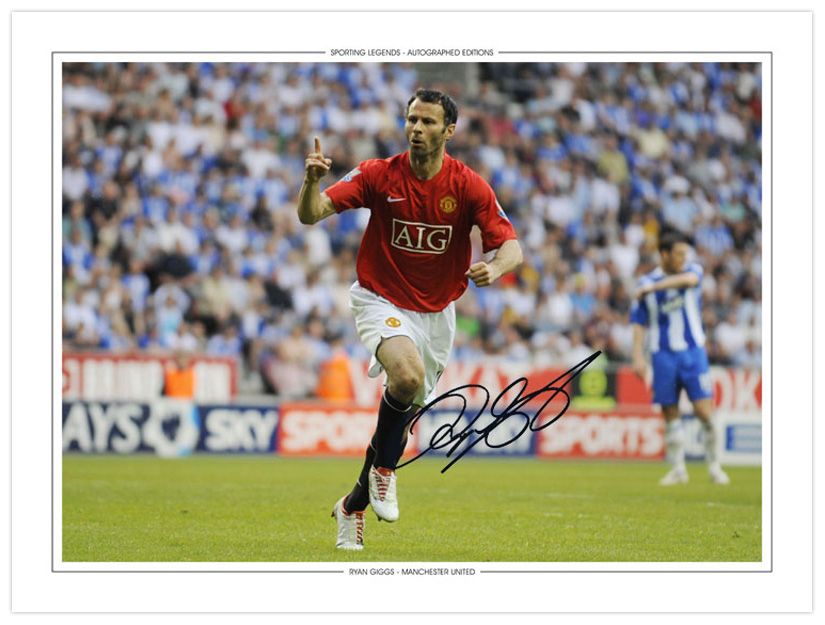Autographed RYAN GIGGS 2008 16 x 12 Photo-Edition : RYAN GIGGS celebrates after scoring 