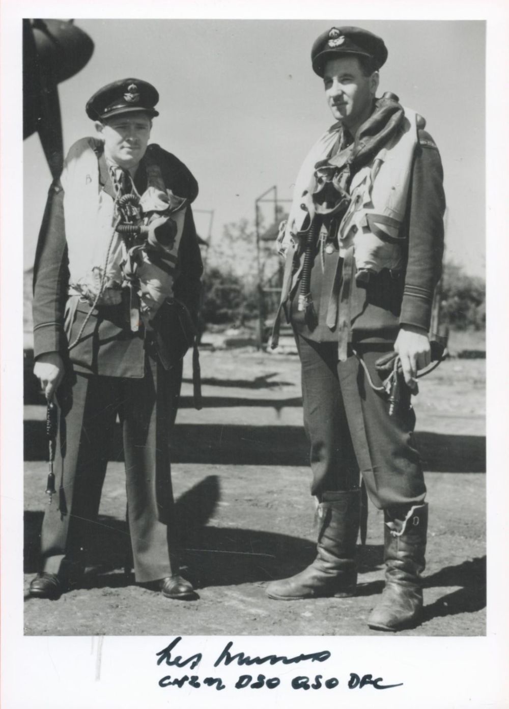 Lot 264: Dambuster Squadron Leader Les Munro signed 7x5 black...