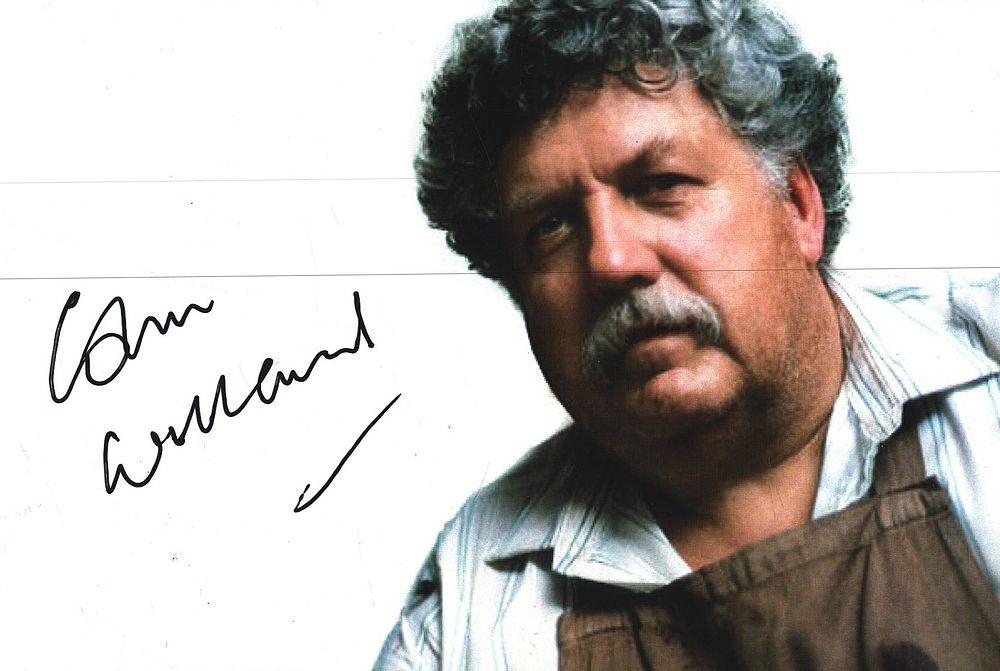 Lot 265: Colin Welland signed 6x4inch colour photo. Good condition....