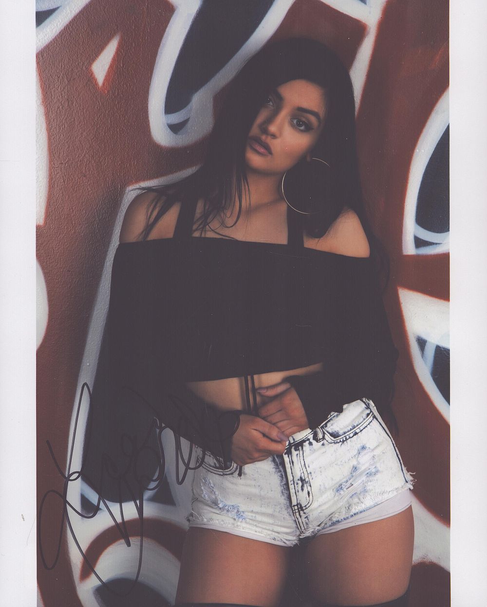Lot 423: Laci Mercede signed 10x8inch colour photo. Good condition....